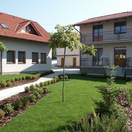 Penzion Karen Ξενοδοχείο Podhájska Εξωτερικό φωτογραφία