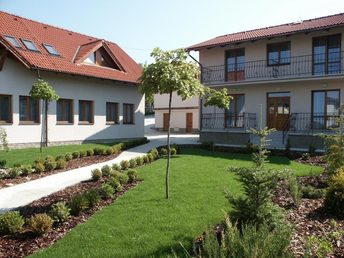 Penzion Karen Ξενοδοχείο Podhájska Εξωτερικό φωτογραφία